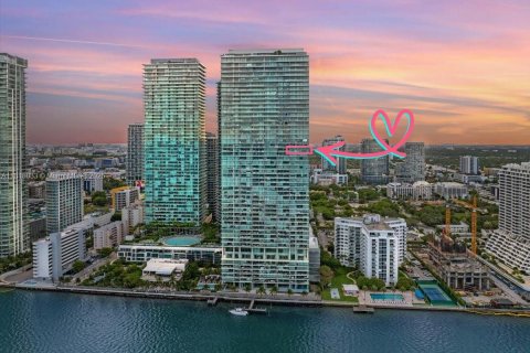 Condo in Miami, Florida, 3 bedrooms  № 1775251 - photo 2