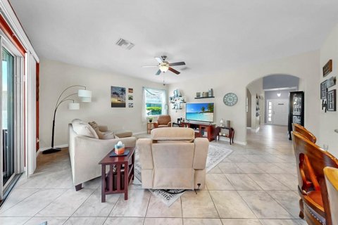 House in Parrish, Florida 5 bedrooms, 344.3 sq.m. № 2222051 - photo 10