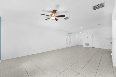 Villa ou maison à louer à Wimauma, Floride: 4 chambres, 171.03 m2 № 2165892 - photo 7