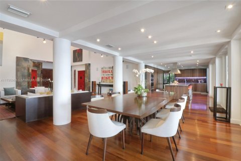 House in Miami Beach, Florida 6 bedrooms, 478.08 sq.m. № 1458853 - photo 11