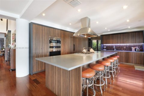 House in Miami Beach, Florida 6 bedrooms, 478.08 sq.m. № 1458853 - photo 13