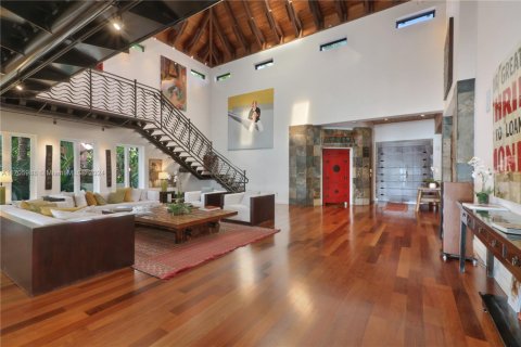 House in Miami Beach, Florida 6 bedrooms, 478.08 sq.m. № 1458853 - photo 12
