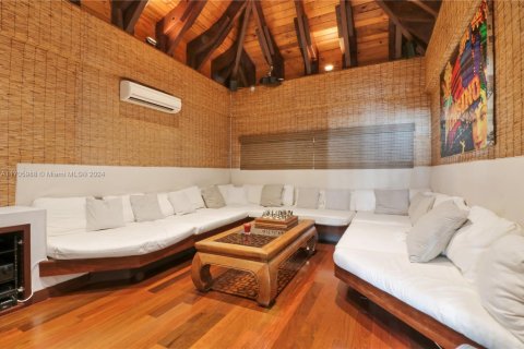 House in Miami Beach, Florida 6 bedrooms, 478.08 sq.m. № 1458853 - photo 15