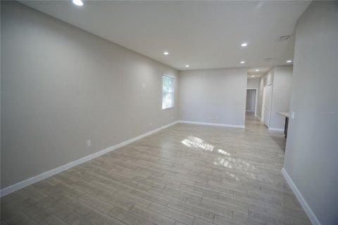 Adosado en alquiler en Tampa, Florida, 3 dormitorios, 120.12 m2 № 1910478 - foto 3