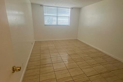 Condo in West Palm Beach, Florida, 1 bedroom № 2378771 - photo 6