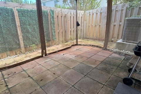 Купить таунхаус в Флорида-Сити, Флорида 3 спальни, 127.83м2, № 2053484 - фото 2