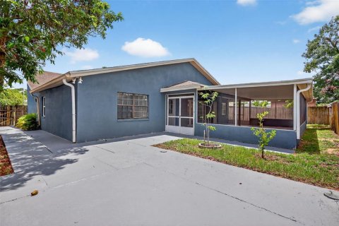 House in Tampa, Florida 4 bedrooms, 240.62 sq.m. № 1801752 - photo 23