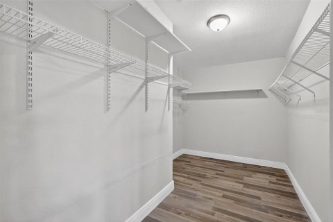 House in Tampa, Florida 4 bedrooms, 240.62 sq.m. № 1801752 - photo 28