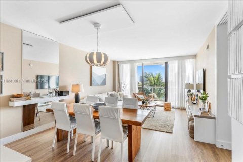 Condo in Bay Harbor Islands, Florida, 3 bedrooms  № 1892215 - photo 1