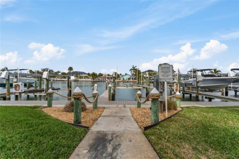 Adosado en venta en Indian Rocks Beach, Florida, 3 dormitorios, 153.85 m2 № 2100019 - foto 11