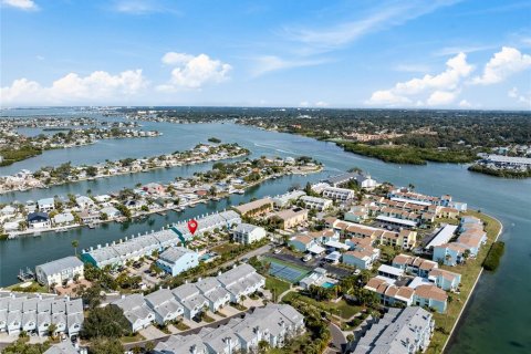 Adosado en venta en Indian Rocks Beach, Florida, 3 dormitorios, 153.85 m2 № 2100019 - foto 3