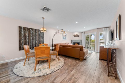 Adosado en venta en Indian Rocks Beach, Florida, 3 dormitorios, 153.85 m2 № 2100019 - foto 16