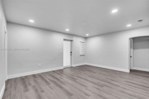 Villa ou maison à louer à Miami Springs, Floride: 3 chambres, 171.68 m2 № 2041707 - photo 4