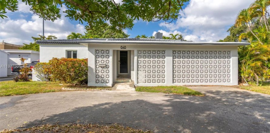 Villa ou maison à Miami Springs, Floride 3 chambres, 171.68 m2 № 2041707