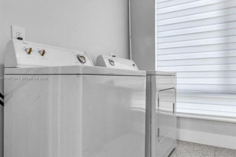 Villa ou maison à louer à Miami Springs, Floride: 3 chambres, 171.68 m2 № 2041707 - photo 18