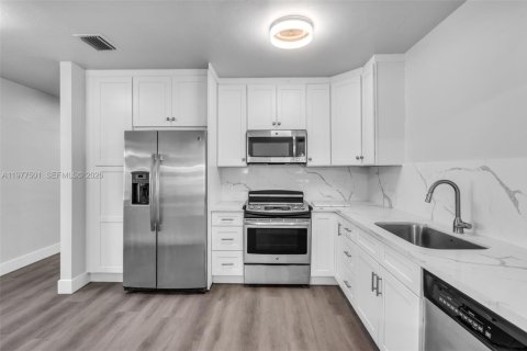 Villa ou maison à louer à Miami Springs, Floride: 3 chambres, 171.68 m2 № 2041707 - photo 15