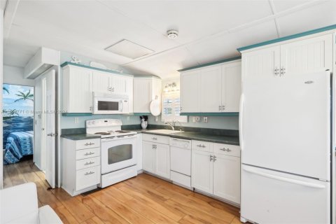 Apartment in Jensen Beach, Florida 2 bedrooms, 37.53 sq.m. № 1942780 - photo 10