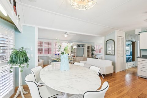 Apartment in Jensen Beach, Florida 2 bedrooms, 37.53 sq.m. № 1942780 - photo 9