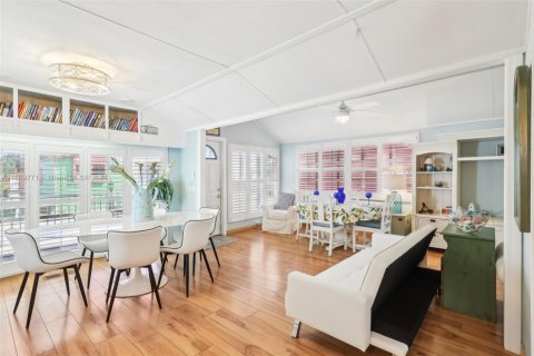 Apartment in Jensen Beach, Florida 2 bedrooms, 37.53 sq.m. № 1942780 - photo 7