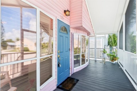 Apartment in Jensen Beach, Florida 2 bedrooms, 37.53 sq.m. № 1942780 - photo 3