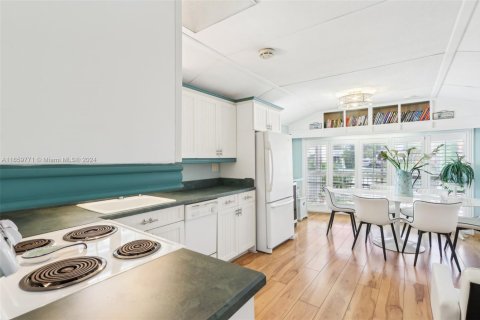 Apartment in Jensen Beach, Florida 2 bedrooms, 37.53 sq.m. № 1942780 - photo 11