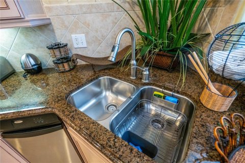Condo in Orlando, Florida, 3 bedrooms  № 1559306 - photo 9