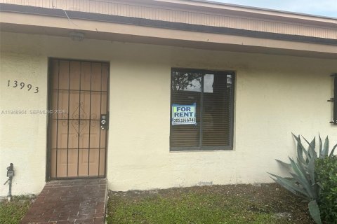 Дом в Хомстед, Флорида 3 спальни, 105.91м2 № 2004723