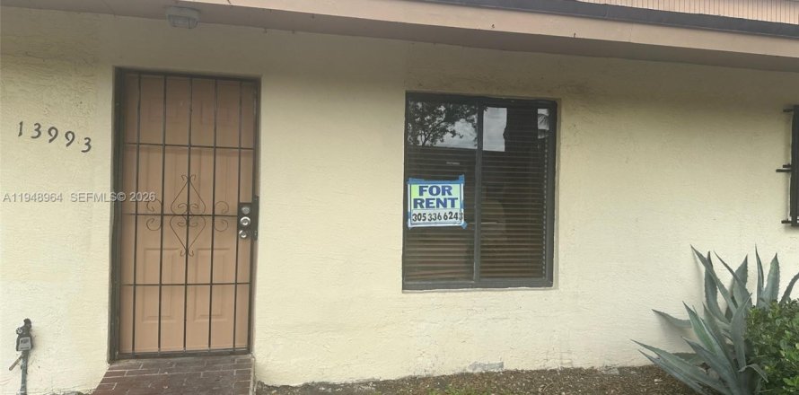 Дом в Хомстед, Флорида 3 спальни, 105.91м2 № 2004723