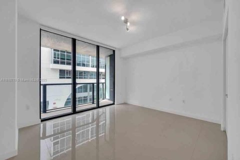 Condo in Miami, Florida, 2 bedrooms  № 2060172 - photo 12