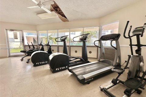 Copropriété à vendre à Hallandale Beach, Floride: 2 chambres, 101.45 m2 № 1896104 - photo 27