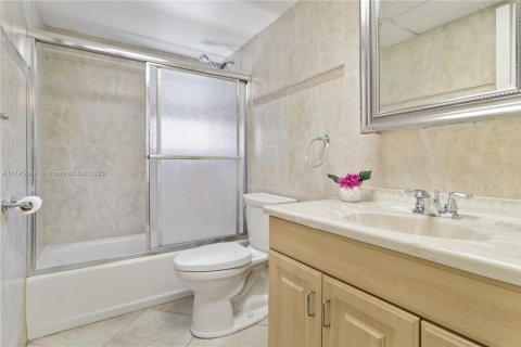 Copropriété à vendre à Hallandale Beach, Floride: 2 chambres, 101.45 m2 № 1896104 - photo 22
