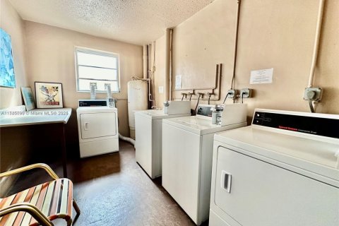 Copropriété à vendre à Hallandale Beach, Floride: 2 chambres, 101.45 m2 № 1896104 - photo 29