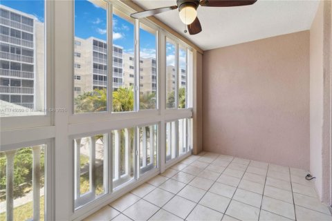 Copropriété à vendre à Hallandale Beach, Floride: 2 chambres, 101.45 m2 № 1896104 - photo 7