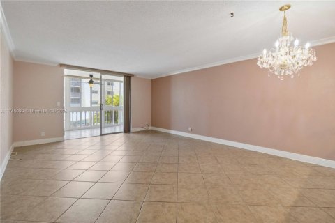Copropriété à vendre à Hallandale Beach, Floride: 2 chambres, 101.45 m2 № 1896104 - photo 4
