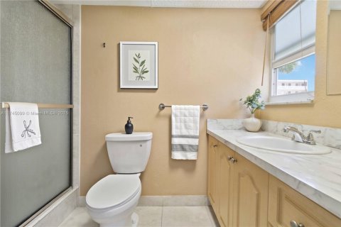 Copropriété à vendre à Hallandale Beach, Floride: 2 chambres, 101.45 m2 № 1896104 - photo 15