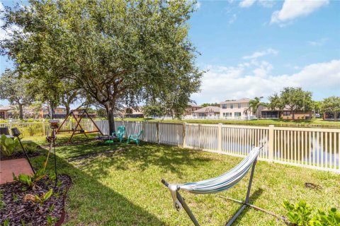 House in Merrit Island, Florida 5 bedrooms, 279.08 sq.m. № 2394384 - photo 28