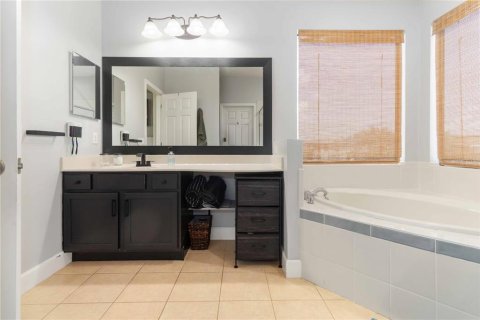 House in Merrit Island, Florida 5 bedrooms, 279.08 sq.m. № 2394384 - photo 16