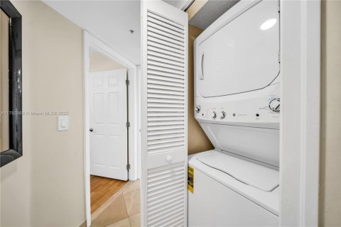 Condominio en alquiler en Miami Beach, Florida, 2 dormitorios, 116.13 m2 № 1938404 - foto 19