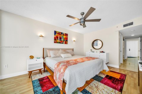 Condominio en alquiler en Miami Beach, Florida, 2 dormitorios, 116.13 m2 № 1938404 - foto 23