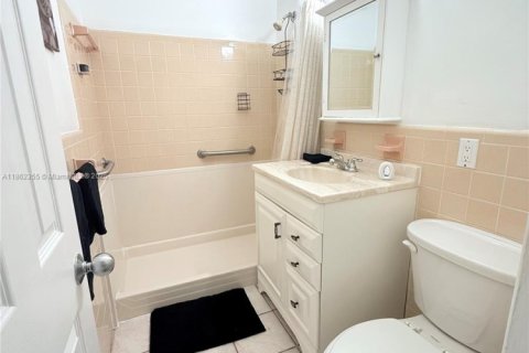 Condo in Coral Gables, Florida, 2 bedrooms  № 1893152 - photo 7