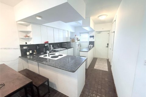 Condo in Coral Gables, Florida, 2 bedrooms  № 1893152 - photo 3