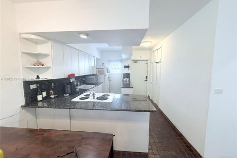 Condo in Coral Gables, Florida, 2 bedrooms  № 1893152 - photo 2