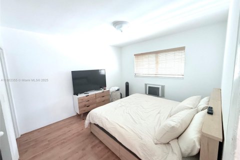 Condo in Coral Gables, Florida, 2 bedrooms  № 1893152 - photo 11