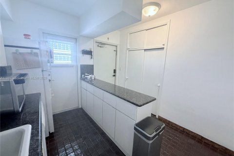 Condo in Coral Gables, Florida, 2 bedrooms  № 1893152 - photo 4
