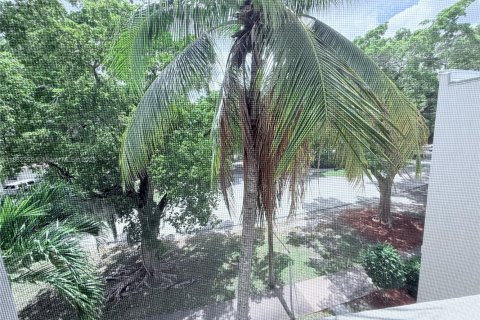 Condo in Coral Gables, Florida, 2 bedrooms  № 1893152 - photo 15