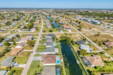 Casa en venta en Cape Coral, Florida, 4 dormitorios, 207.73 m2 № 1993966 - foto 6