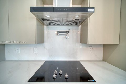 Casa en venta en Cape Coral, Florida, 4 dormitorios, 207.73 m2 № 1993966 - foto 29