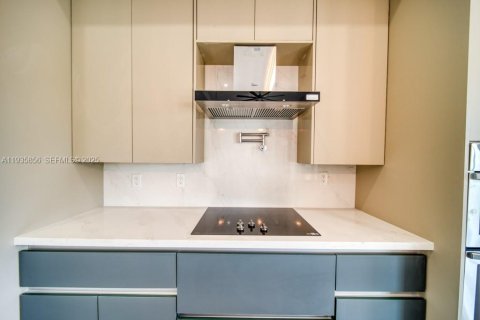 Casa en venta en Cape Coral, Florida, 4 dormitorios, 207.73 m2 № 1993966 - foto 28