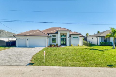 Casa en venta en Cape Coral, Florida, 4 dormitorios, 207.73 m2 № 1993966 - foto 2