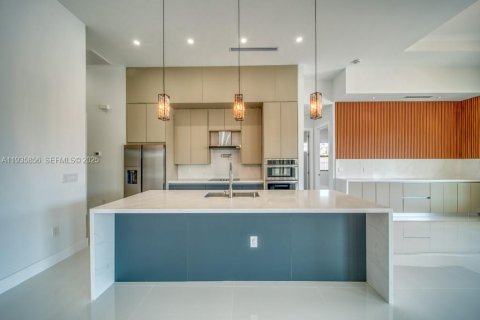 Casa en venta en Cape Coral, Florida, 4 dormitorios, 207.73 m2 № 1993966 - foto 25